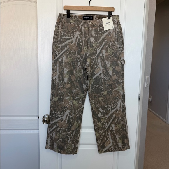 Abercrombie & Fitch Men's Green Camouflage Baggy Cargo Pants